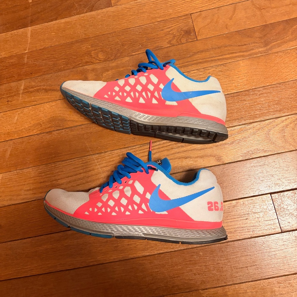 Nike Pink and Blue Sneakers Chicago Marathon edition